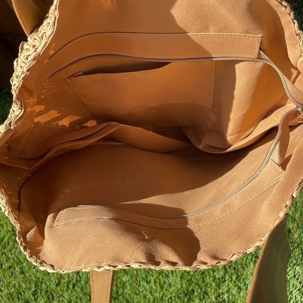 Raffia Bag Tote, Round Bag, Straw Handbag Used - Picture 5 of 7